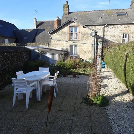 Charming French Cottage-Gite In The Heart Of Quiet Gorron Exterior photo