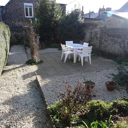 Charming French Cottage-Gite In The Heart Of Quiet Gorron Exterior photo