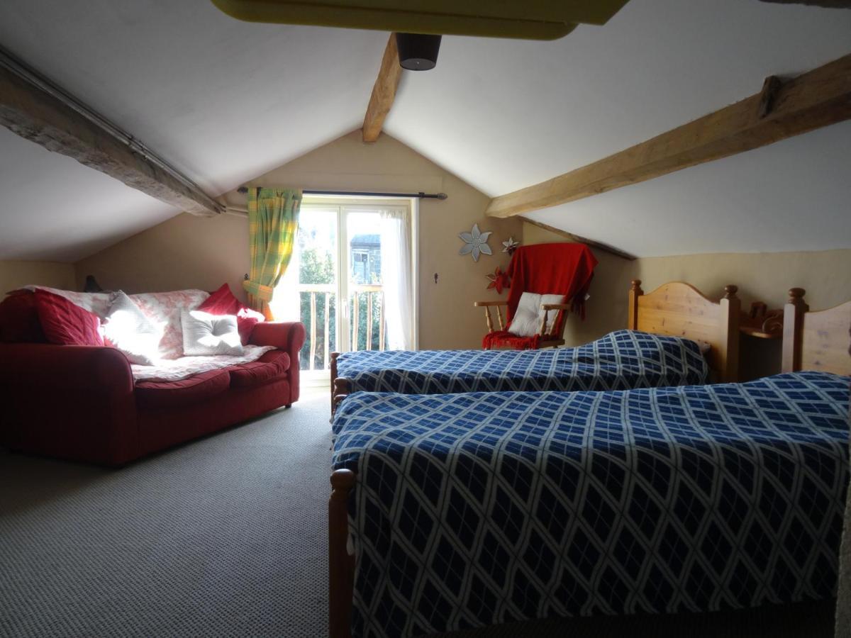 Charming French Cottage-gite In The Heart Of Quiet